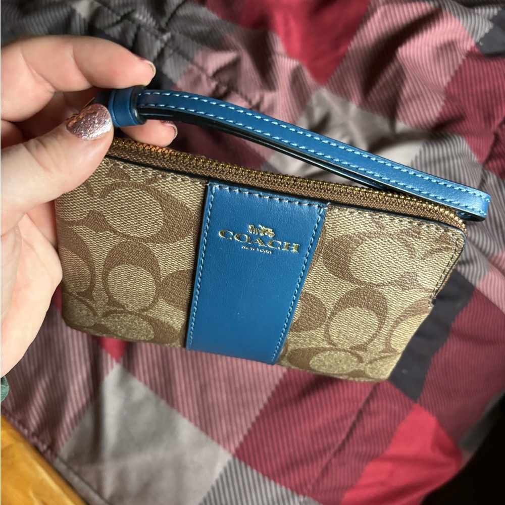 NWOT Coach Wristlet - Picture 3 of 3